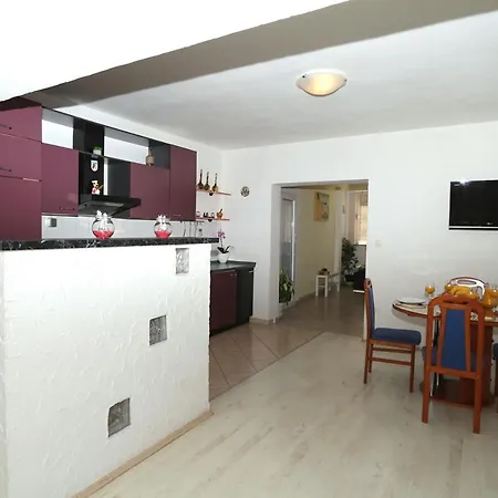 Ksenija Apartment *