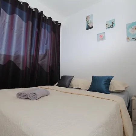 Ksenija Apartment *